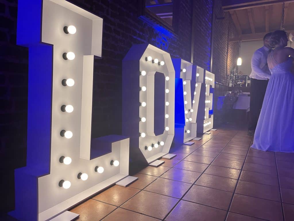 XXL Love Buchstaben für Hochzeiten